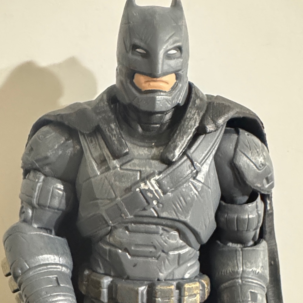 Mattel DC Multiverse 7-inch Armored Batman action figure - Picture 4 of 7